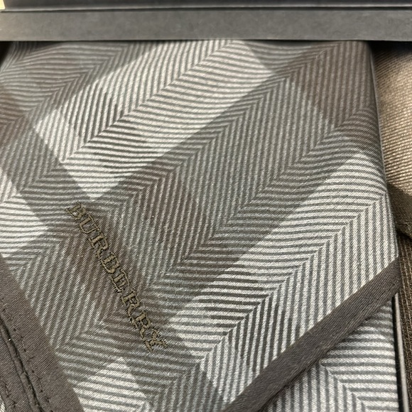 Burberry Scarf Set - Picture 2 of 5